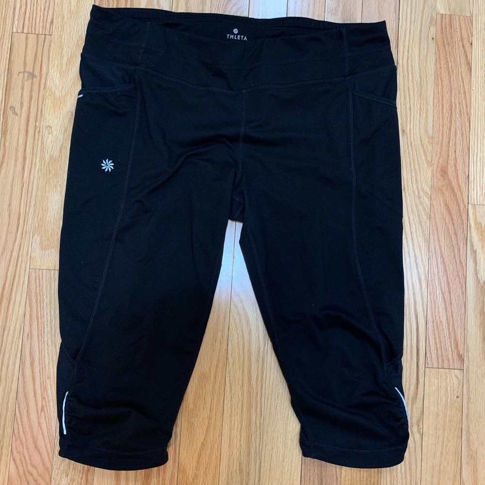 ATHLETA | Black Cropped Work Out Leggings Size XL